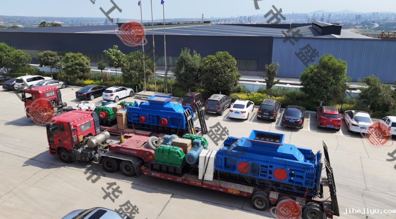 两台1810型液压taptap手机下载安装发往河北秦皇岛